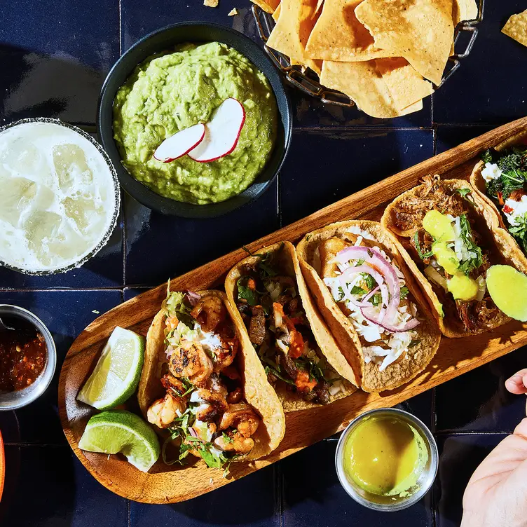 table with tacos and margaritas - Tacolicious - Mission District，CASan Francisco