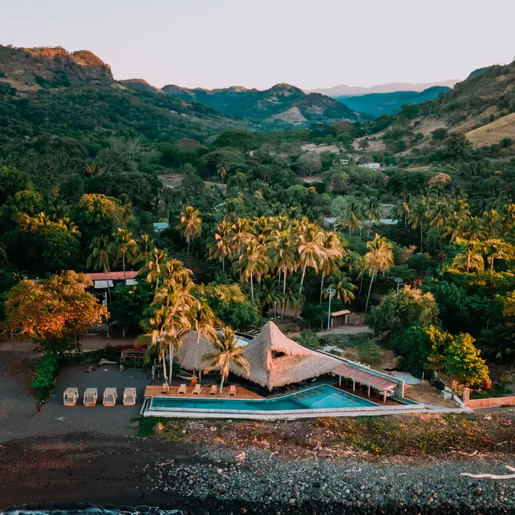 NAWi Beach House, Mizata, La Libertad