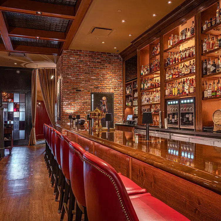 Our magnificent Bar Area! - Harry's Steakhouse，NDGrand Forks