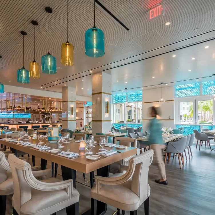 Agua Restaurant & Lounge，Grand CaymanCAMANA BAY