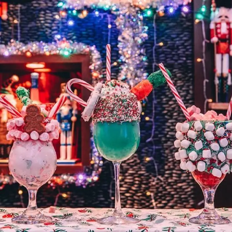 Frosty's Christmas Bar NYC Updated 2024, Bar And Lounge in New York, NY