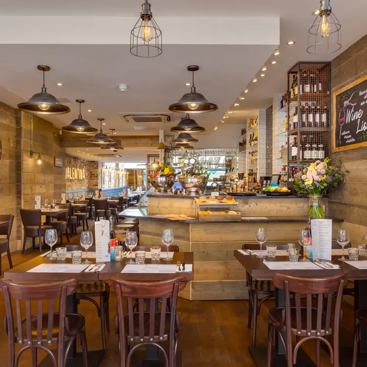 warm and family restaurant feeling - Valentina East Sheen，Greater LondonLondon