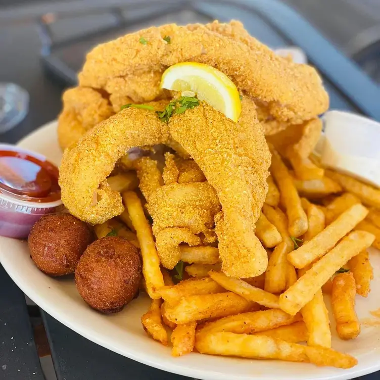 Best fried catfish in texas  - Skipper's Pier: Coastal Cajun Kitchen, Gladewater, TX