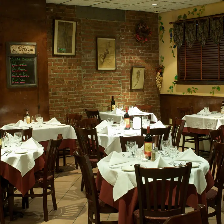 Back Room Fine Dining - Delizia 73 Restaurant, New York, NY