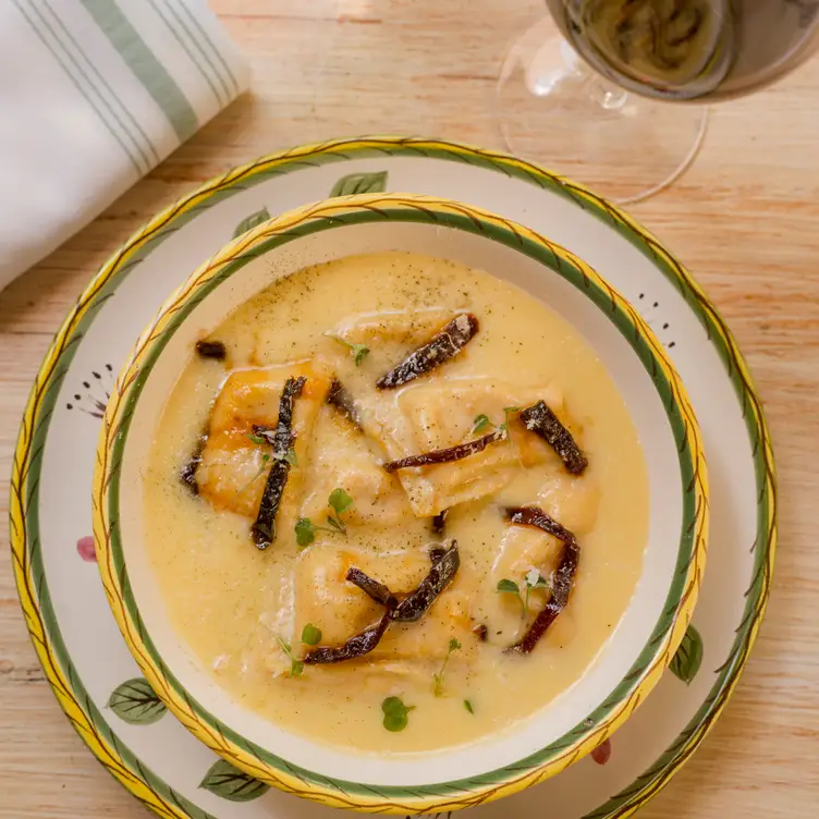 ravioles de calabaza moscada con salsa de azafrán - Marsala Cocina con Acentos GUA San Miguel de Allende