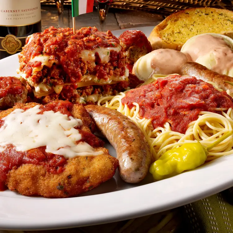 Ultimate Feast - Spaghetti Warehouse - Syracuse，NYSyracuse