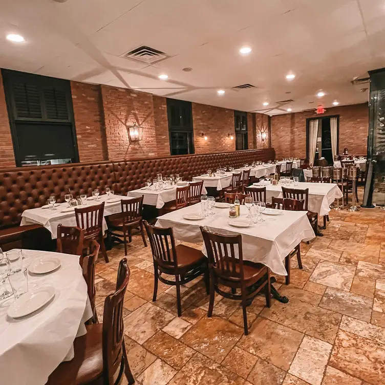 Interior Main Dining Room - Fig & Tomato NJ Hillsdale