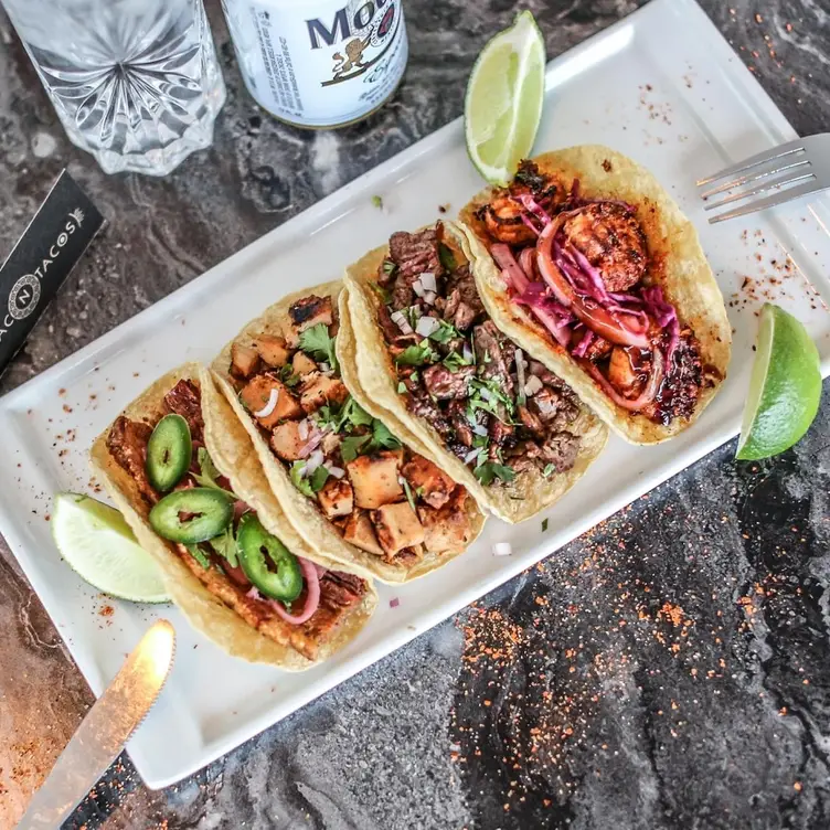 Guac N Tacos, Elmhurst, IL