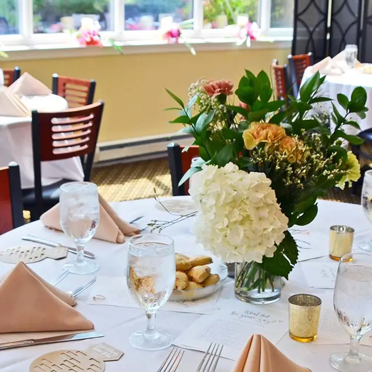 Main Dining Room at Judd's and Jackson's - Judd's and Jackson's Casual Dining, Ivyland, PA