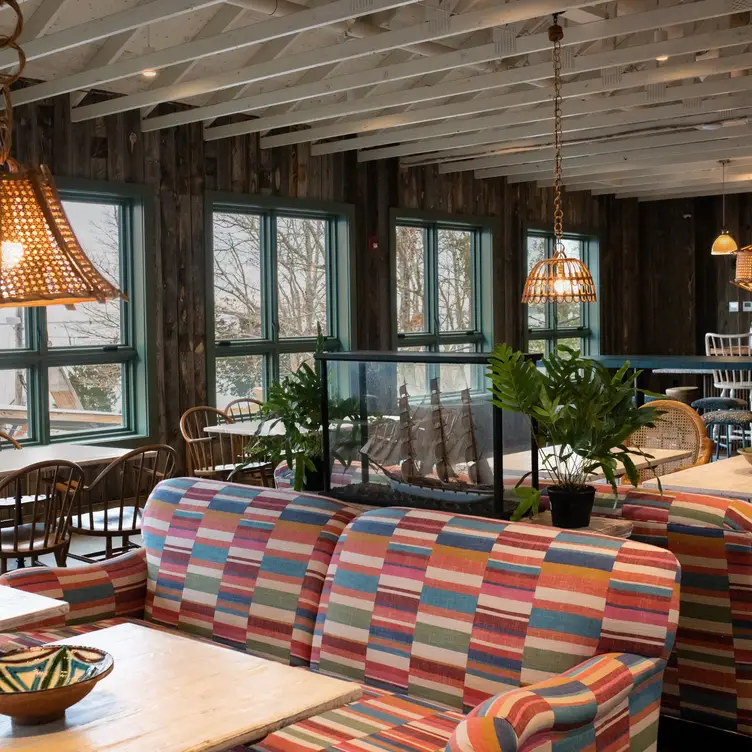 The Raw Bar at Island Creek Oyster Farm，MADuxbury