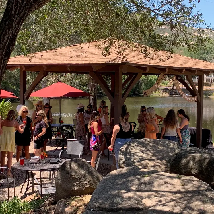 Wine Tasting Patio - Lake Side Seating Available  - Three Hills Winery，CARamona