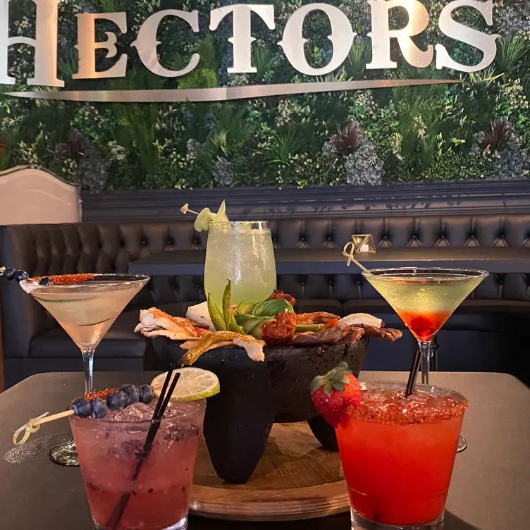 MEXICAN KITCHEN SEAFOOD + BAR - Hector's on the Circle CA Orange