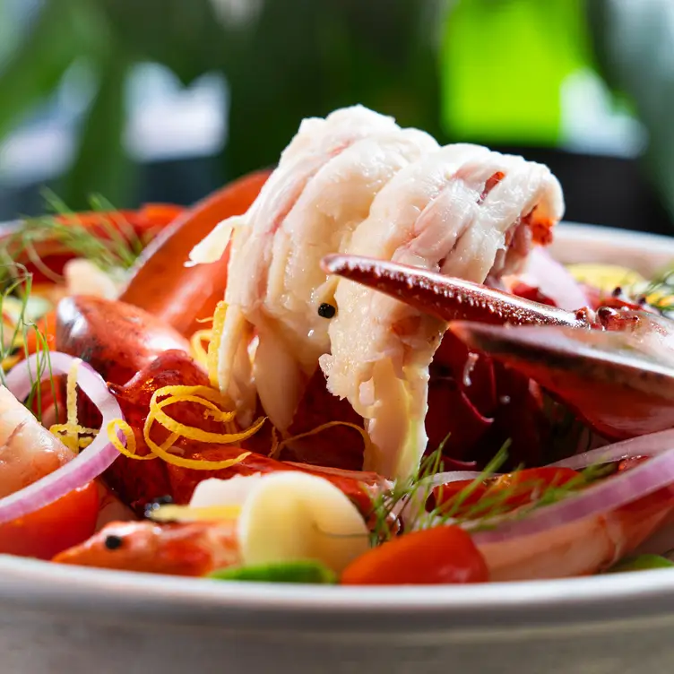 Plateau de fruits de mer / Seafood Tower - Chez Delmo QC Montréal