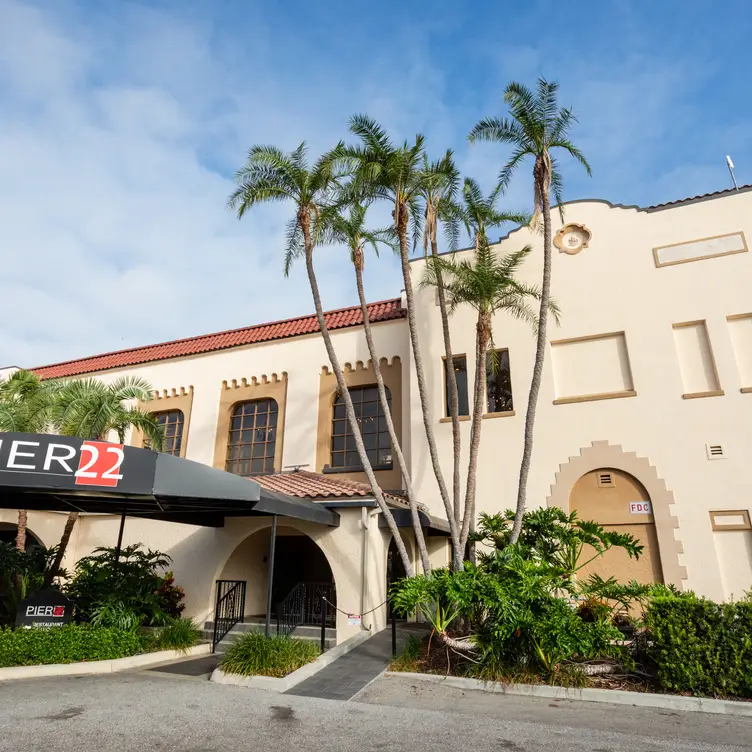 Waterfront Dining on the Manatee River - PIER 22，FLBradenton