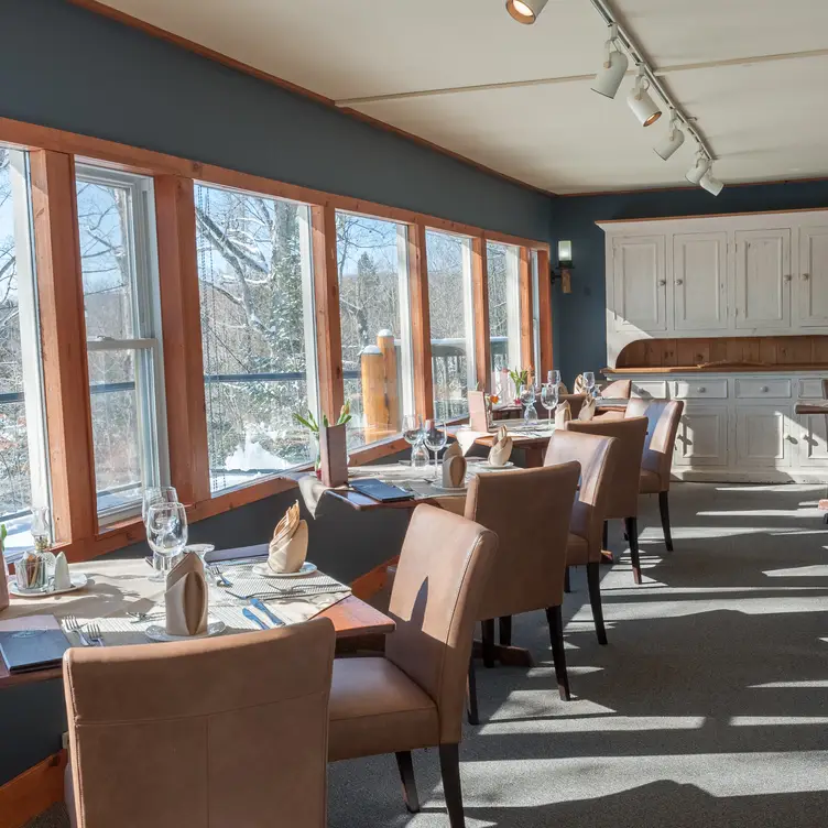 Lakeview Diningroom - Heather Lodge，ONMinden