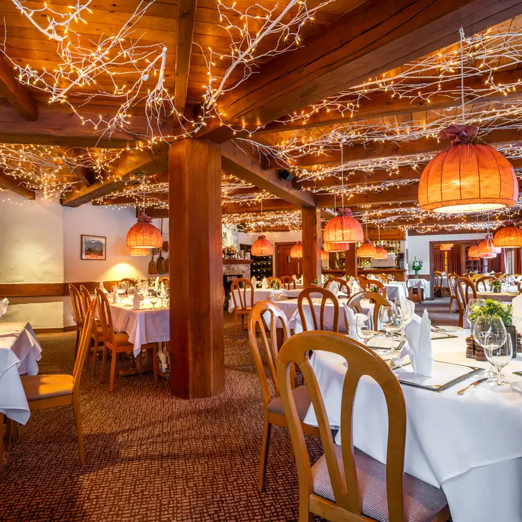 Post Hotel Dining Room - Post Hotel Dining Room, Lake Louise, AB