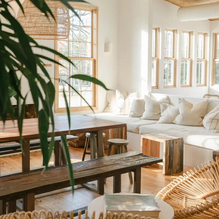 TBB 122 Updated 2024, Californian Restaurant in Alpharetta, GA