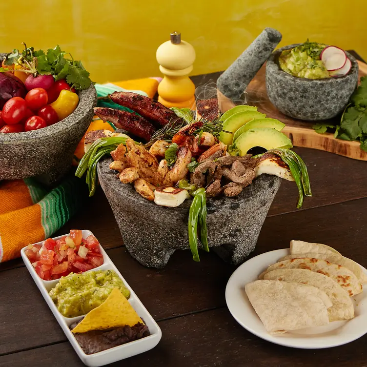 Mixed Molcajete - Kalin's Mexican Cuisine, Palm Beach, Noord