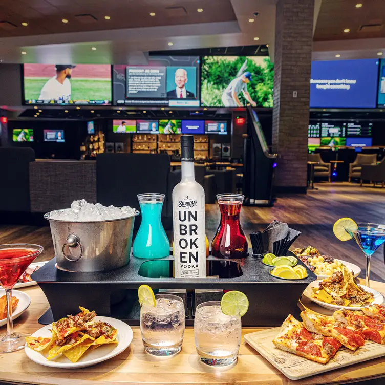 Bottle service &amp; Party Packages - DraftKings Sportsbook, East St. Louis, IL