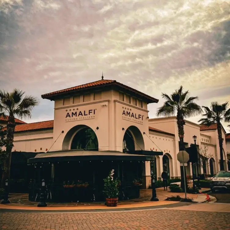 Restaurant front overlooking an intersection - Amalfi Cucina Italiana - Carmel Valley, San Diego, CA