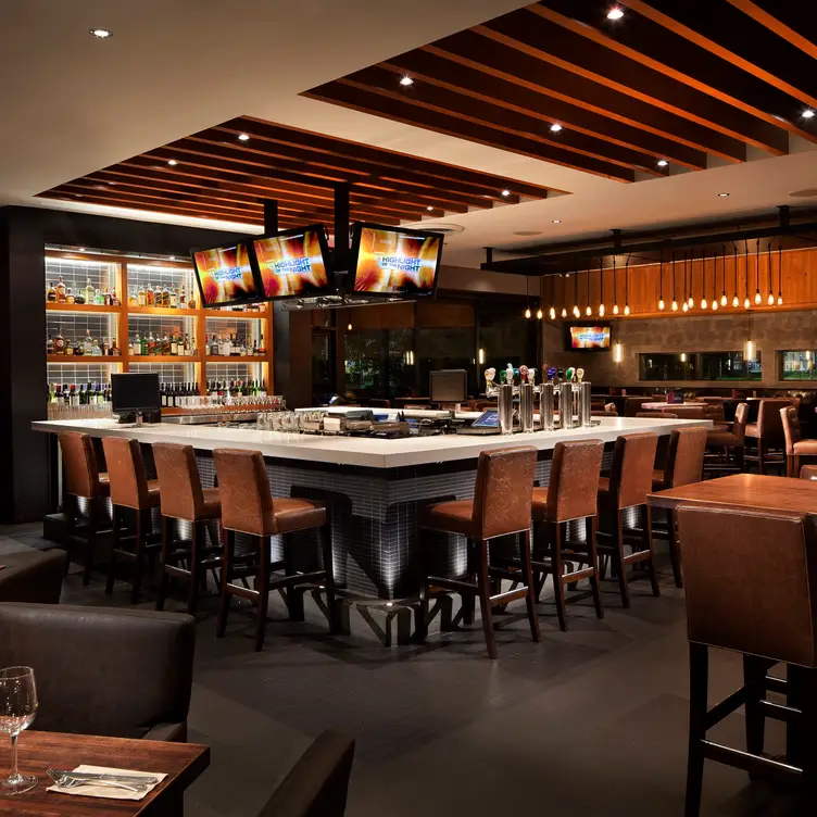 Earls Kitchen + Bar - Vaughan, Woodbridge, ON