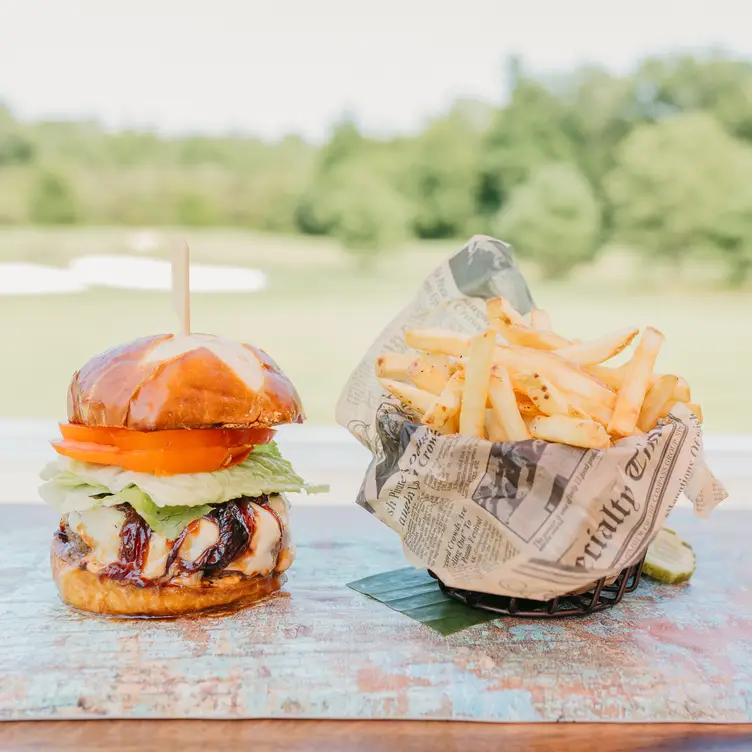 Tavern Burger - Tavern at Weathervane Golf Club，MAWeymouth