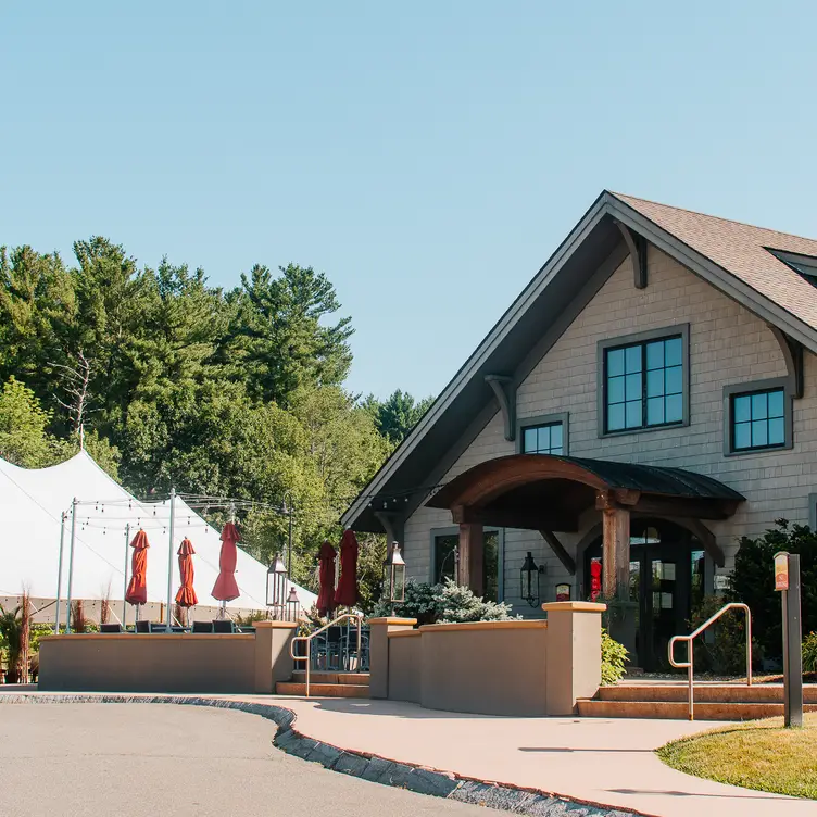 The Bistro at LaBelle Winery Oudoor/Indoor Seating - The Bistro at LaBelle Winery Amherst NH Amherst