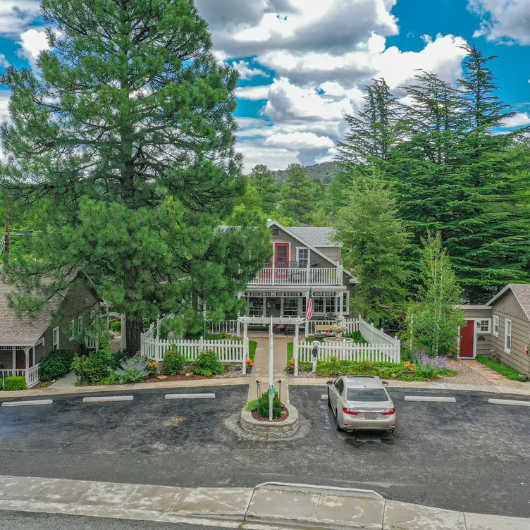 Wine bar located at Prescott Pines Inn - Vino at Prescott Pines，AZPrescott