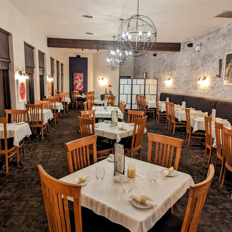 CAMM-ROYAL Niagara Tapas Bar and Restaurant, Niagara-On-The-Lake, ON