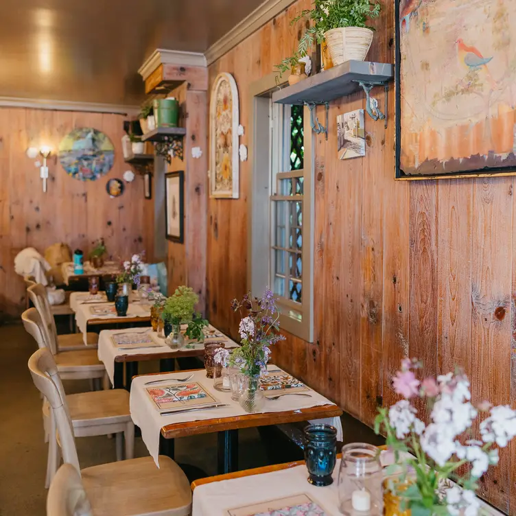 Inside Dining Room  - Black Eyed Susans MA Nantucket