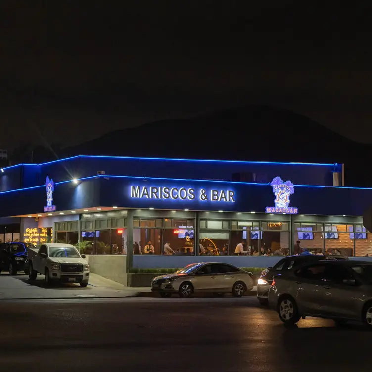 Mariscos Mazatlan - Paseo del Rio, Tijuana, BCN