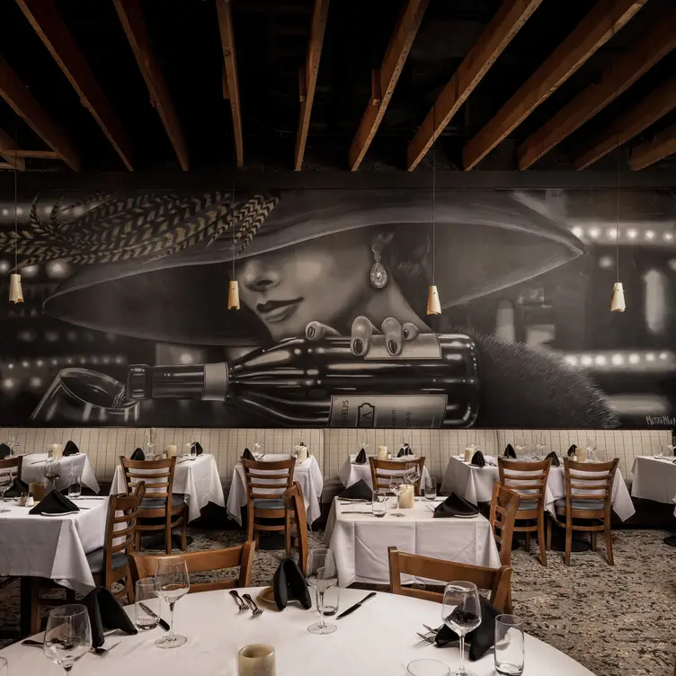 Main dining room with hand painted mural by Matteo - Rick Erwin's Greer，SCGreer