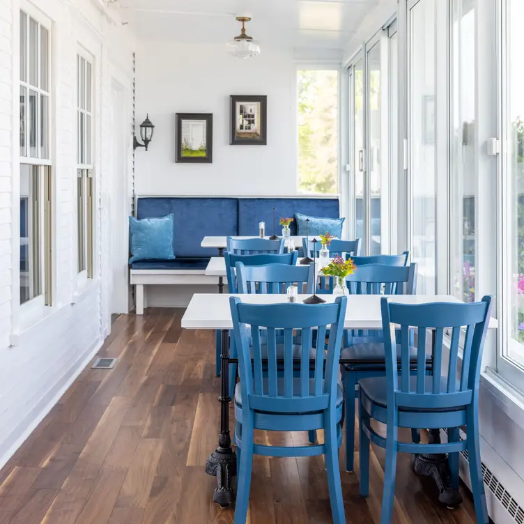 Lakefront dining on the Front Porch - The North Hero House Inn & Restaurant, North Hero, VT