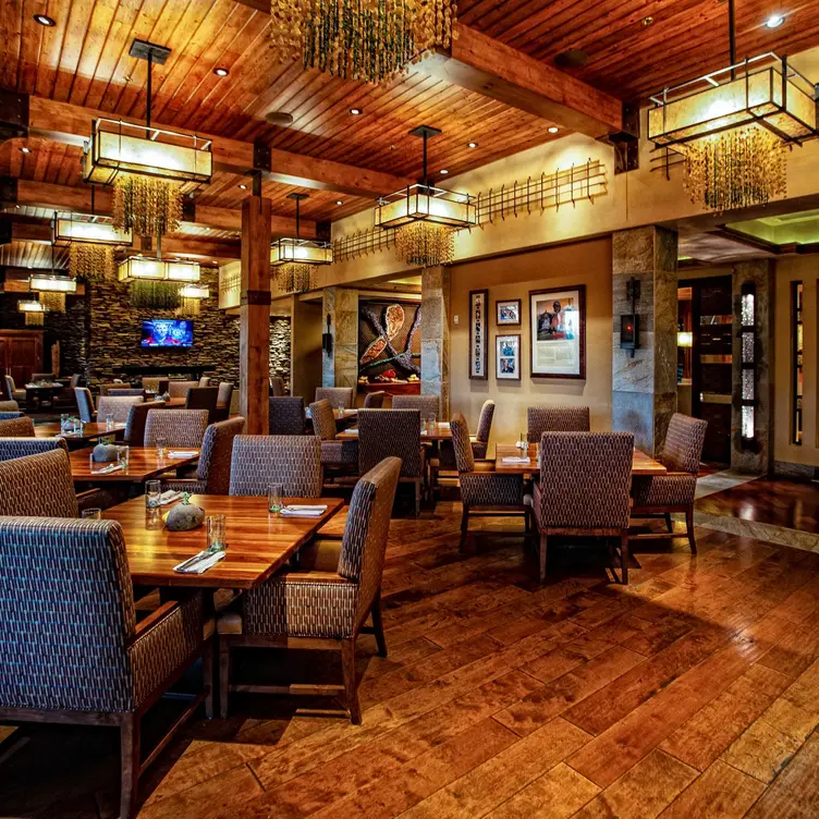 Cayton's Main Dining Area - Cayton’s at The Golf Club at Dove Mountain，AZMarana