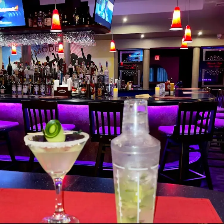 Modelo Bar & Grill, Norwich, CT