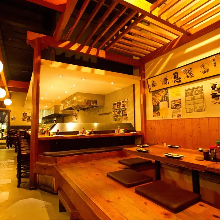 Interior - Shin-Sen-Gumi Robata & Yakitori – Fountain Valley，CAFountain Valley