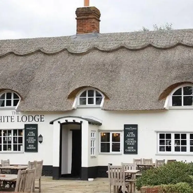 Traditional pub dining using local &amp; fresh produce - The White Lodge Attleborough, Attleborough, Norfolk