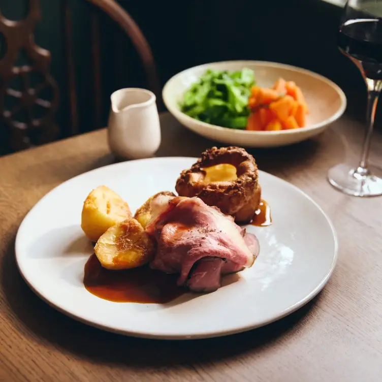 Sunday Roast Dinner - The Mutton at Hazeley Heath, Hook, Hampshire