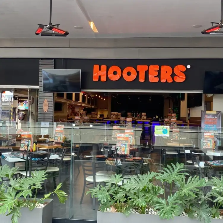 Hooters - Oasis, Ciudad de México, CDMX