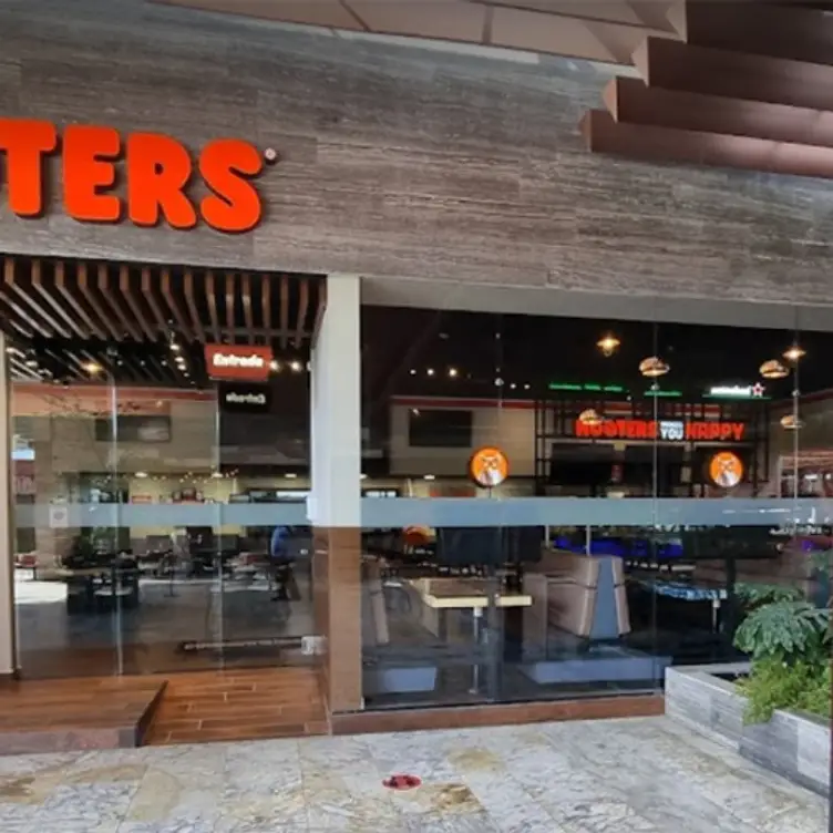 Hooters - Plaza Satélite, Naucalpan de Juárez, MEX