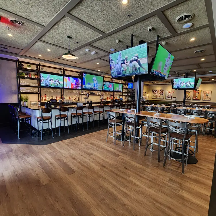 Matchplay is a full-service sports bar. - Matchplay Golf and Sports Lounge, Andover, MA