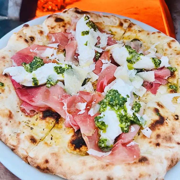 Fiocco Neapolitan Wood Pizza - Della Porta DC，WIEllison Bay