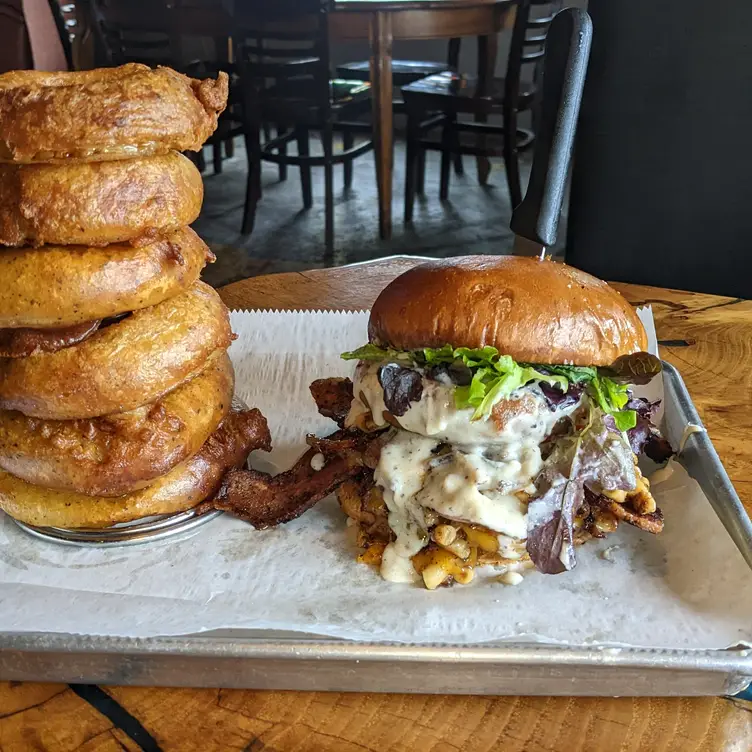 Krootz Pub Burger with Mac N' Cheese and Gravy - Krootz Brewing Company, Gainesville, TX
