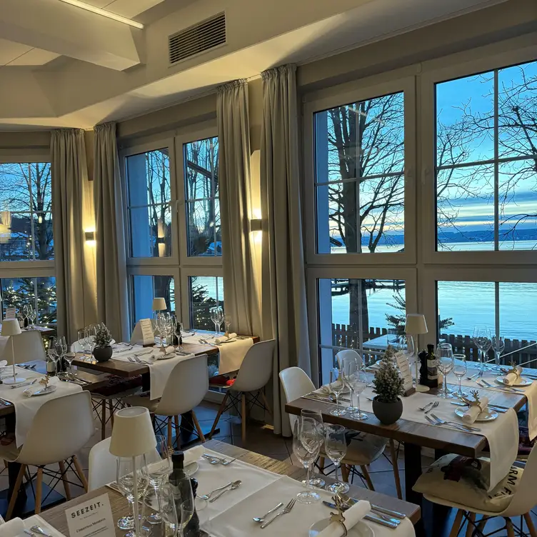 winterliches Restaurant - Steg 32，BYHerrsching am Ammersee