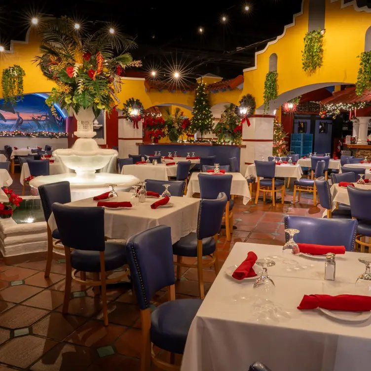 El Novillo Bird Road Main Dinning space - El Novillo Restaurant, Miami, FL