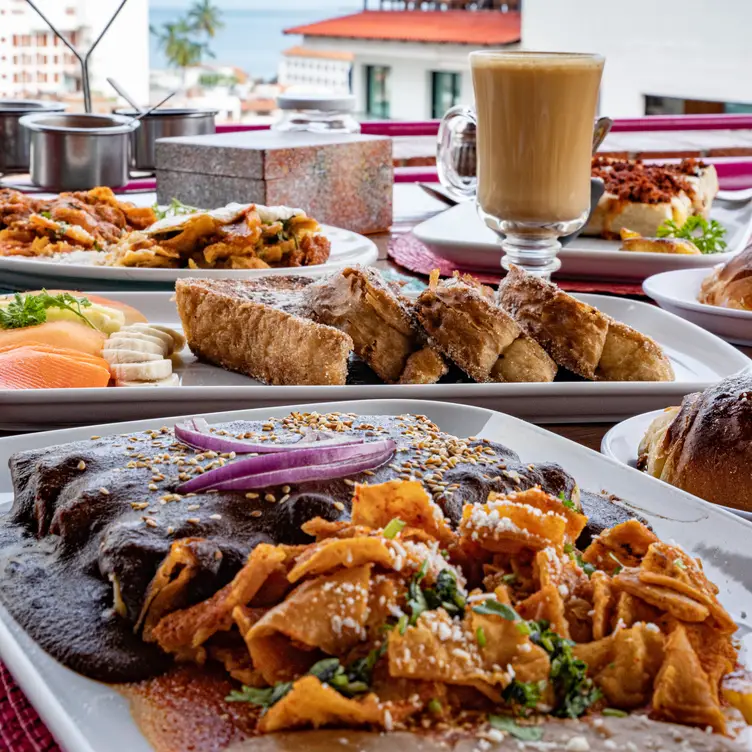 Meño's Place, desayunos y cena con vista al mar - Meño's Place JAL Puerto Vallarta