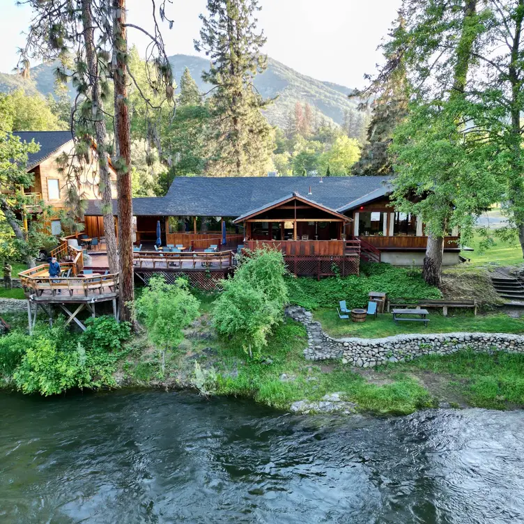 The Lindsay Restaurant overlooking the river - The Lindsay Restaurant, Applegate, OR