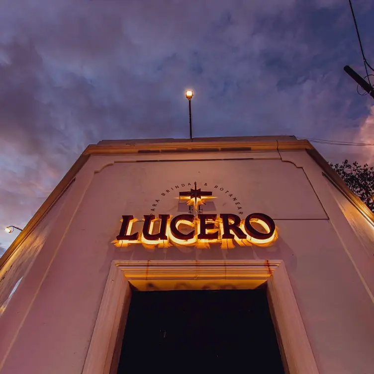 Fachada en la esquina del Lucero del Alba - El Lucero del Alba，YUCMérida