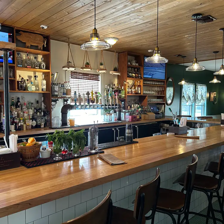 A 75yr old home converted to a restaurant + bar. - Midcity Restaurant + Bar LA Lafayette