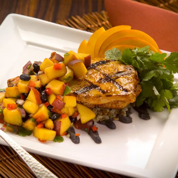 Chicken and pear salsa - Canyon Breeze Restaurant，UTIvins